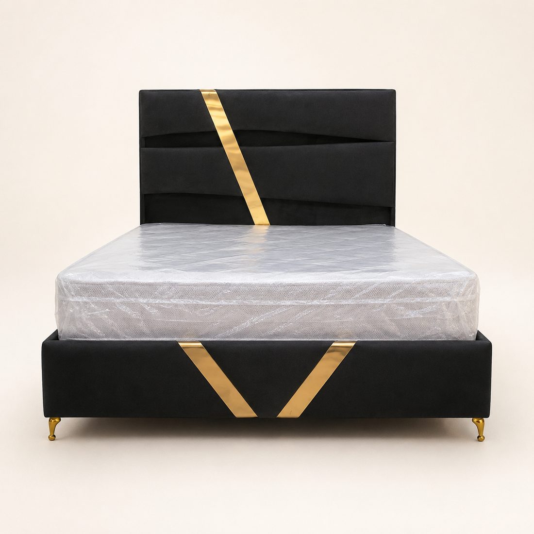 Cama Tapizada Negra con Dorado
